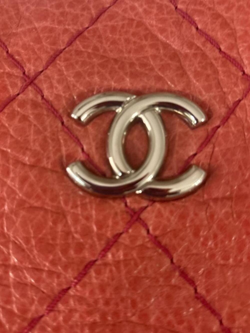 Chanel Coral Red Quilted Caviar Leather CC Tote - Picture 2 of 12